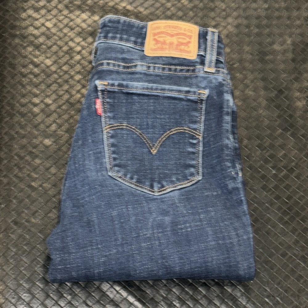Authentic Levi’s signature 711 Skinny stretch distressed jeans sz 27